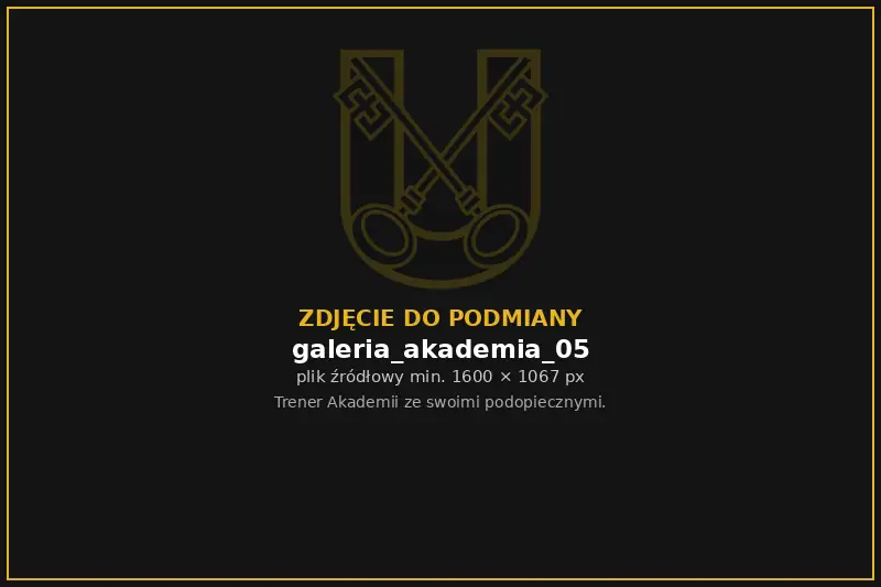 Trener Akademii Unii z podopiecznymi
