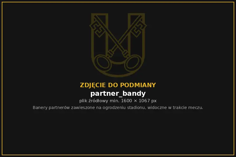 Banery partnerów na ogrodzeniu stadionu w trakcie meczu